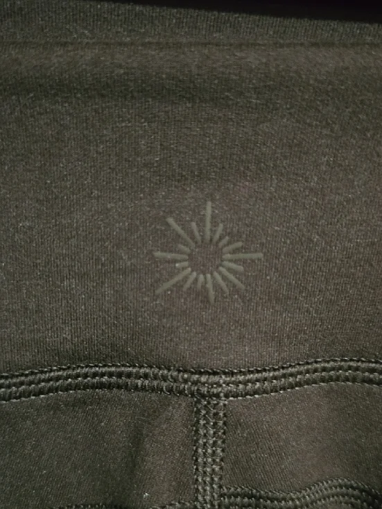 aerie OFFLINE The Hugger High-Rise Leggings in black - Picture 3 of 4